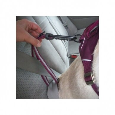 KURGO SEAT BELT TETHER  attaches to your dog’s harness with a carabiner 1